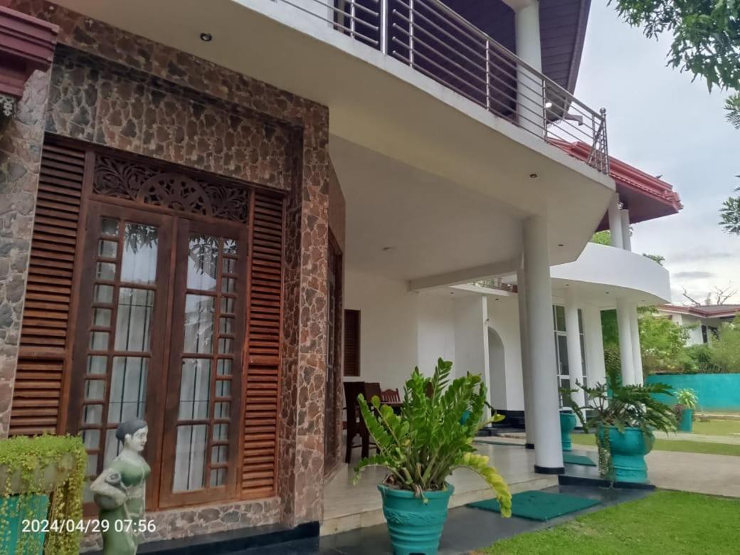White Win Villa Elewela 外观 照片